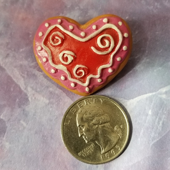 relisted -Sugar cookie heart brooch plastic pin - Picture 3 of 5